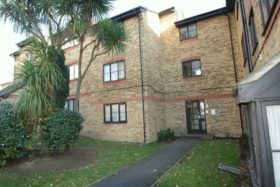 1 bedroom Flat to re...